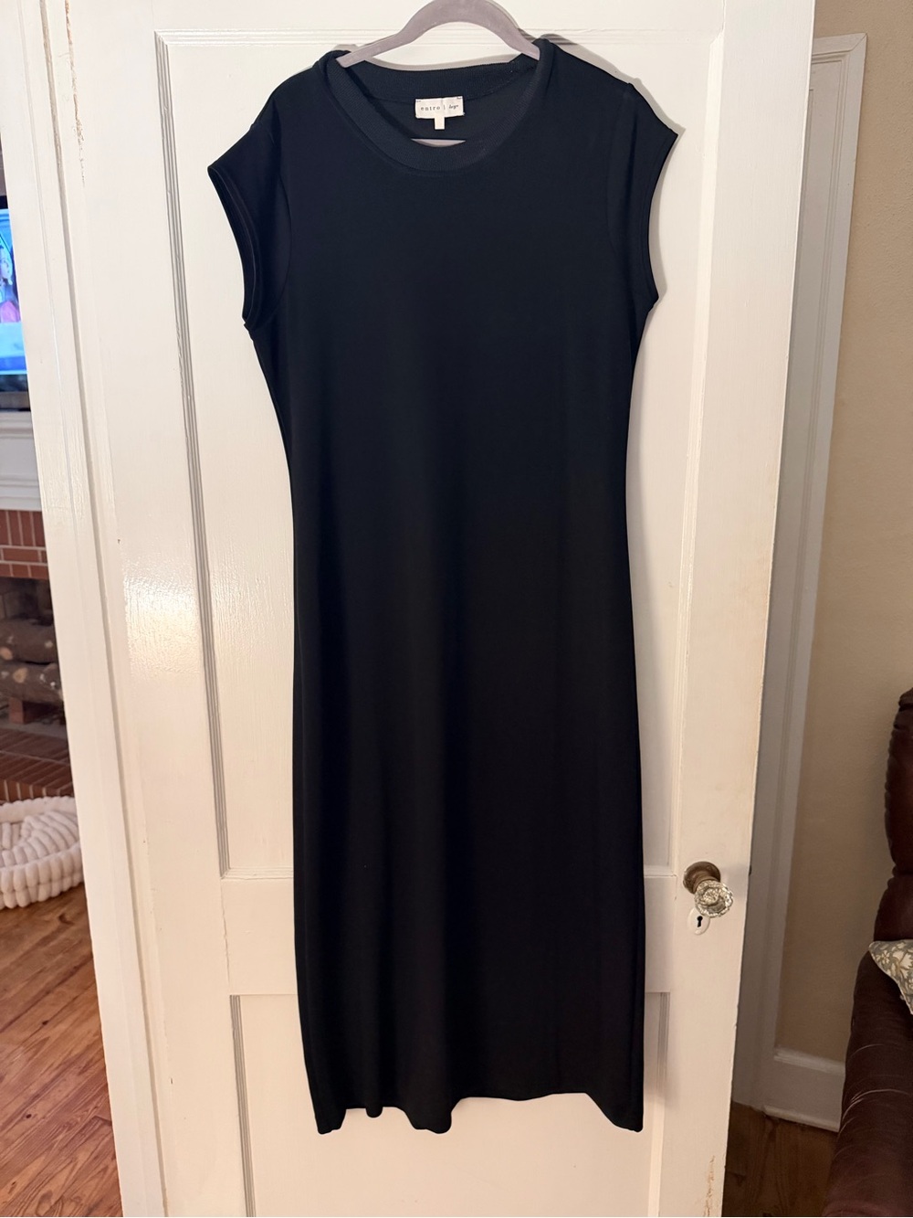 entro Black Midi Dress